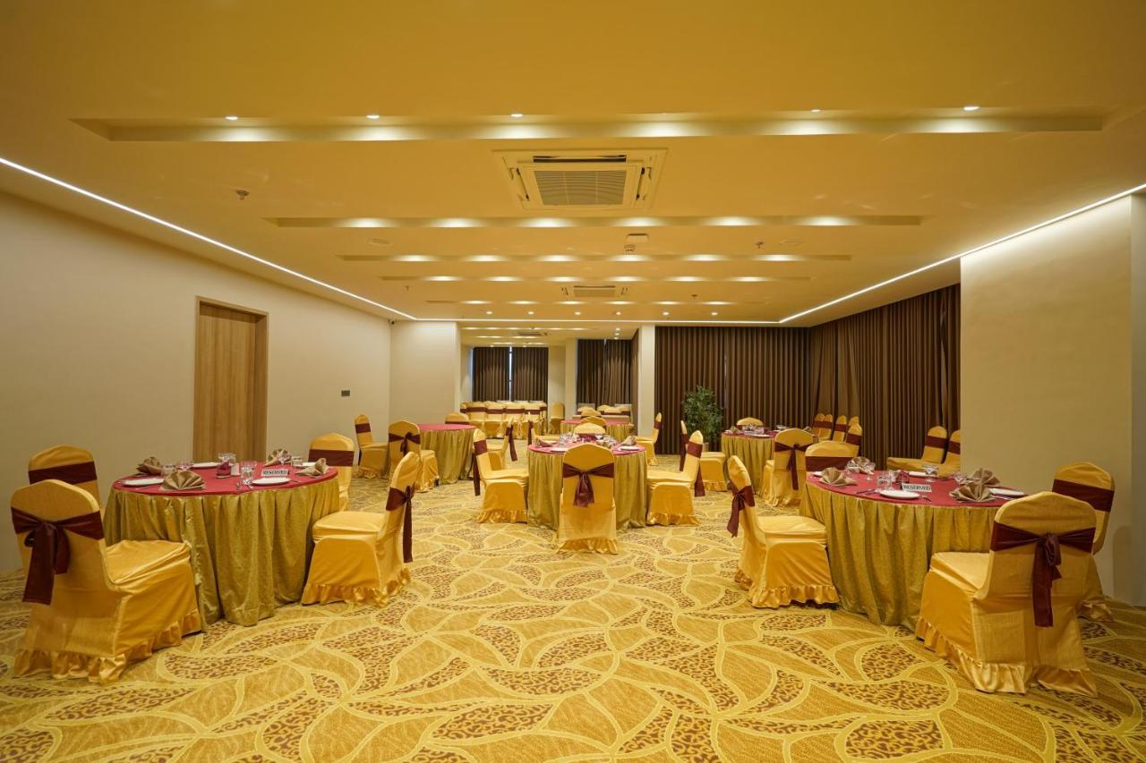 The Galleria Hotel Rajkot Exterior foto